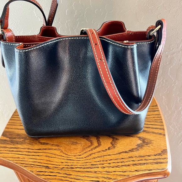 Dooney & Bourke Purse Authentic - Picture 3 of 11